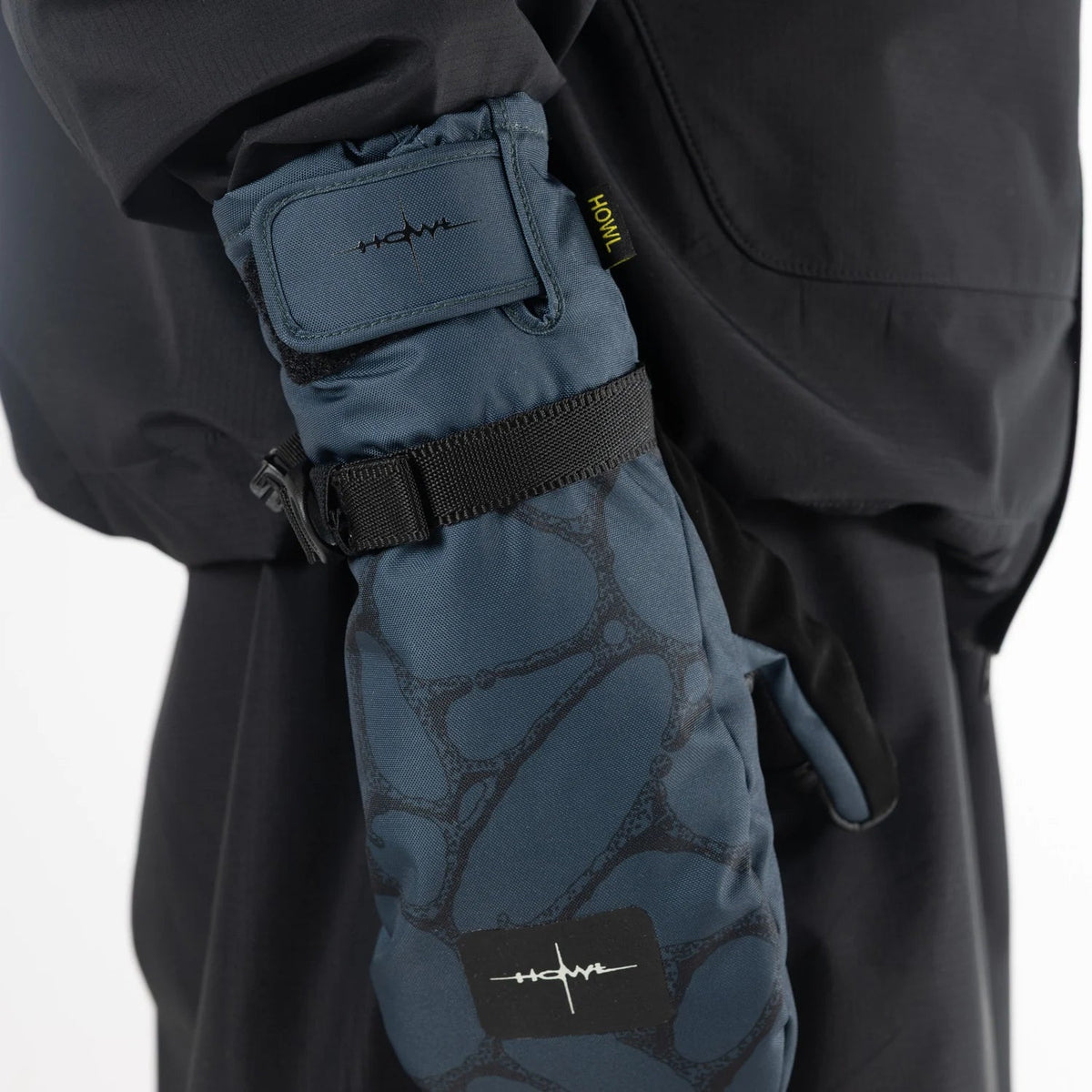 Howl Fairbanks Mitt in Black Cells worn