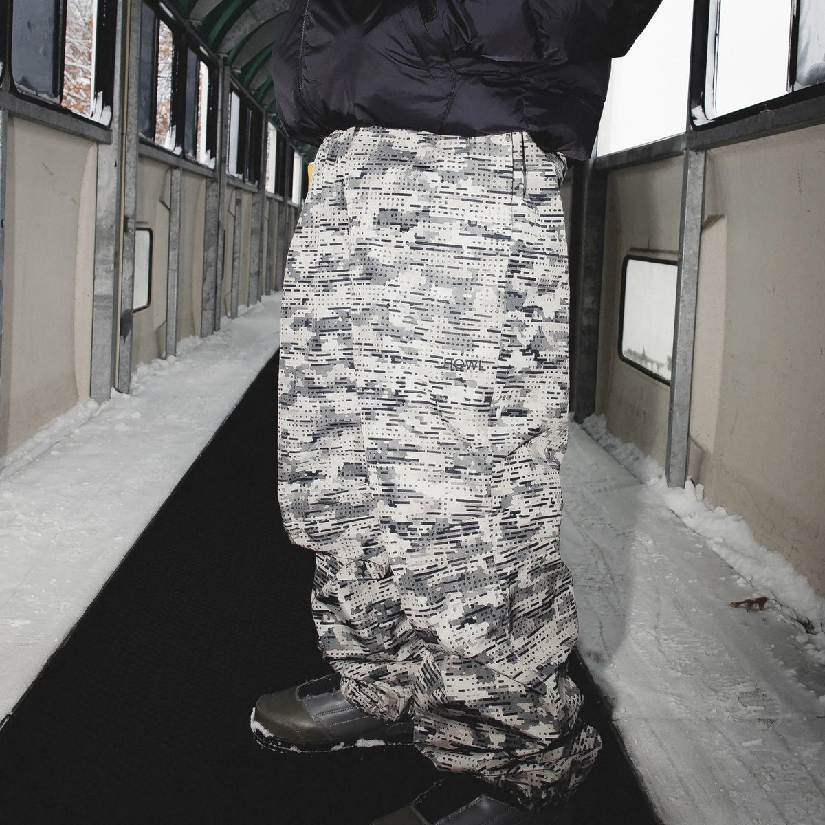 Howl Nowhere Pant in Camo worn