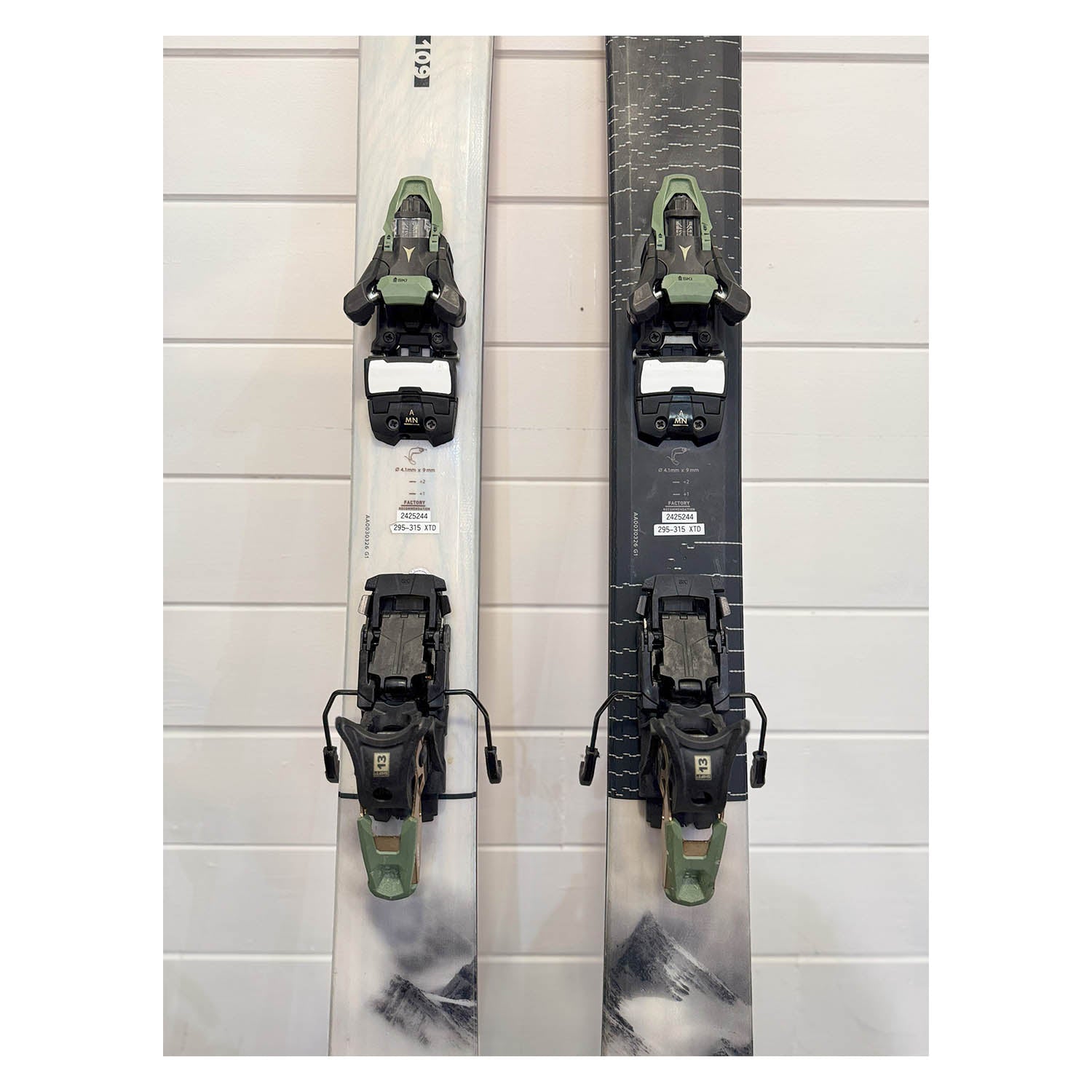 Atomic Backland 109 Skis & SHIFT² 13 MN Binding w/Skins - Ex