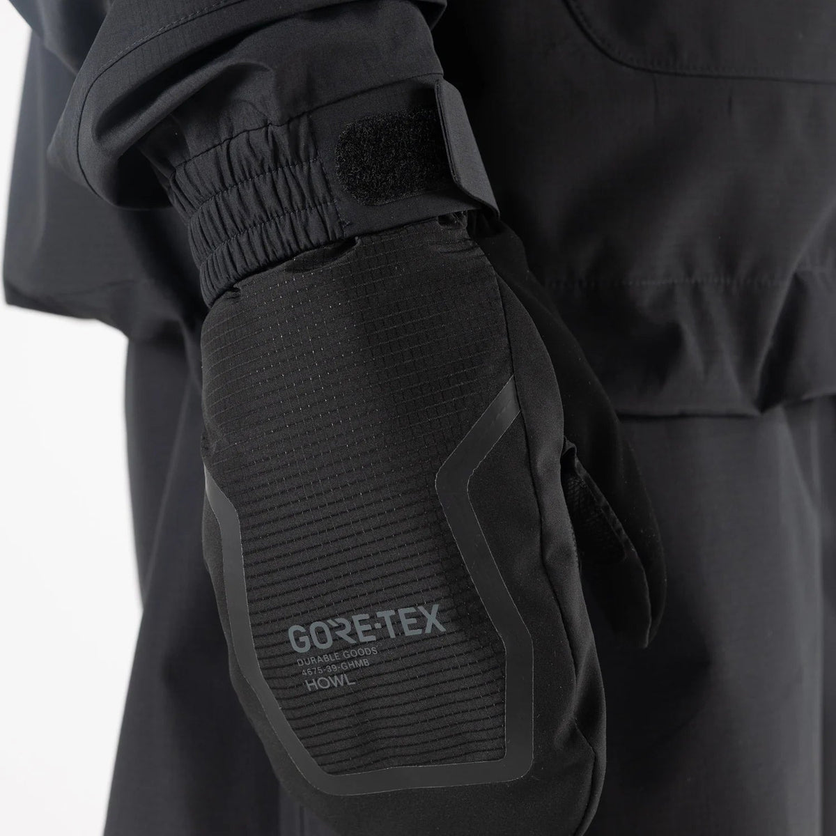 Howl Helm GORE-TEX U Mitt worn on the hill