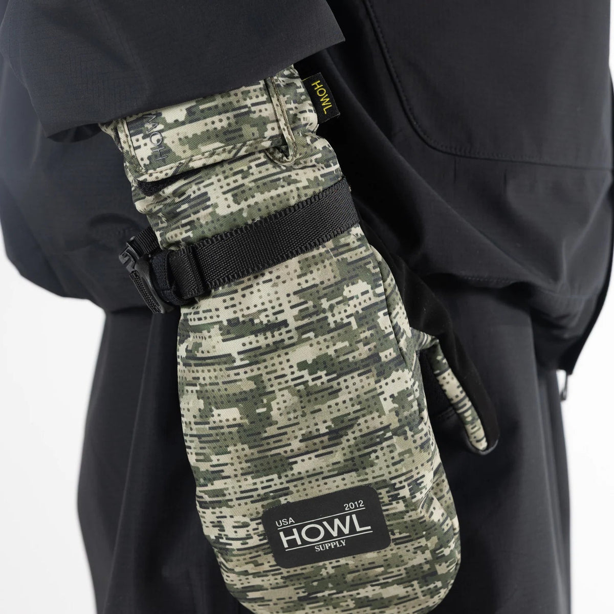 Howl Fairbanks Mitt in Glitch Camo worn